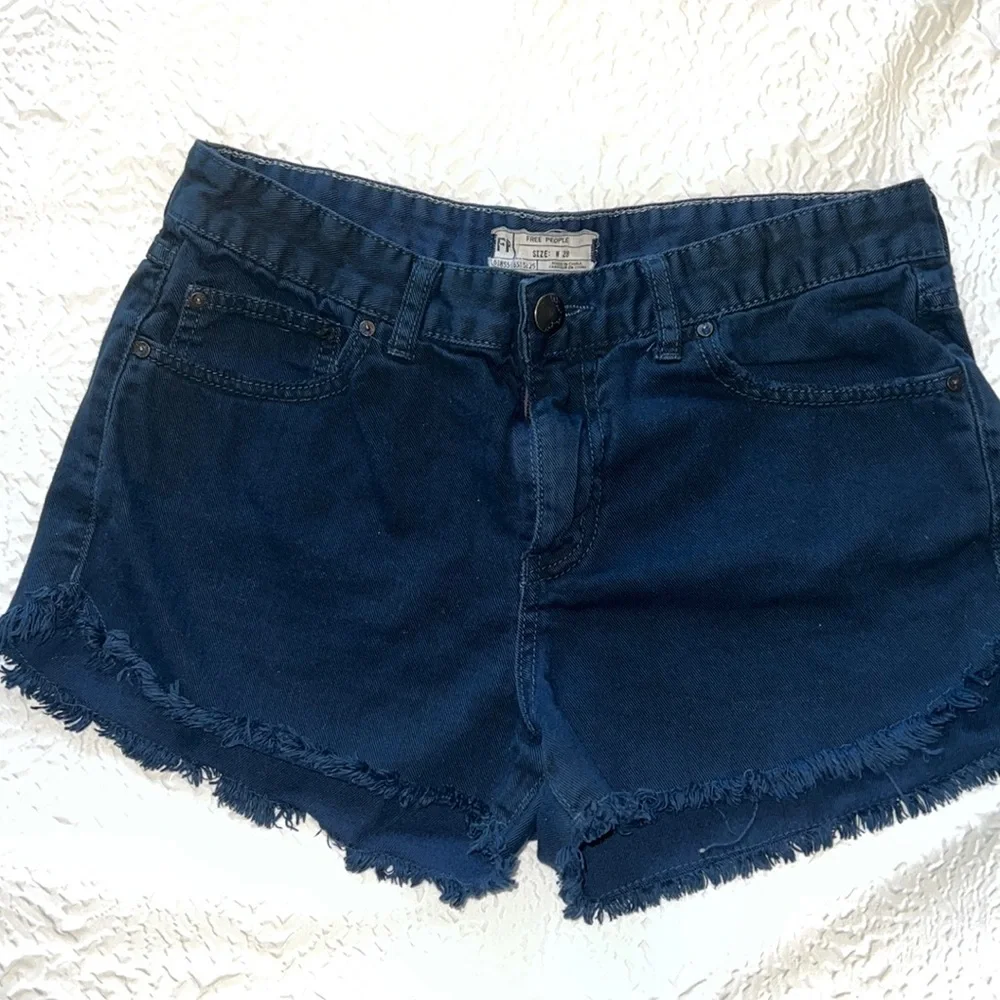Free People Style: 61855-16515125 Navy Shorts - Picture 1 of 6